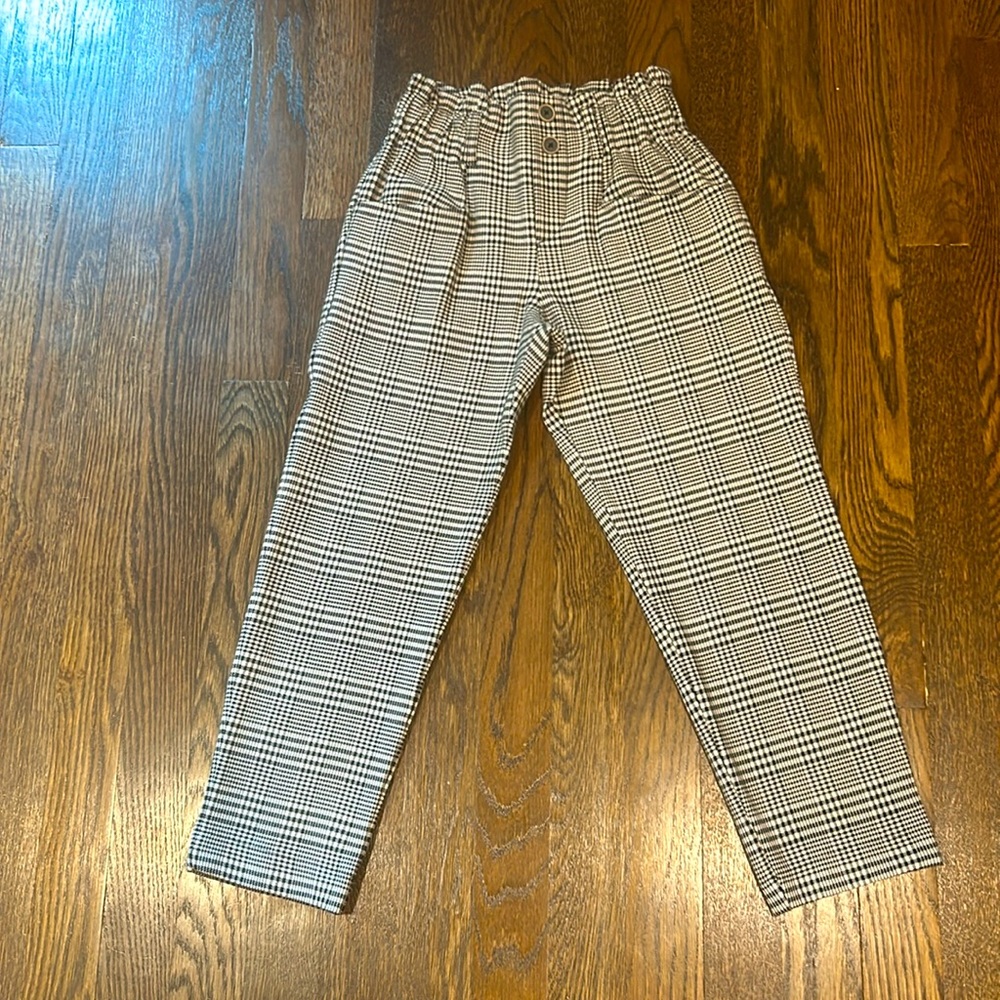 Girls Zara trousers.